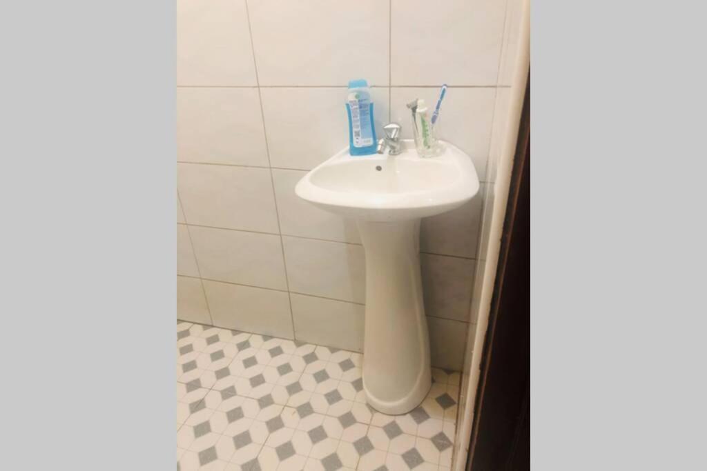 Bukoto Studio, unlimited WiFi, Netflix&Close to Acacia Kampala Esterno foto